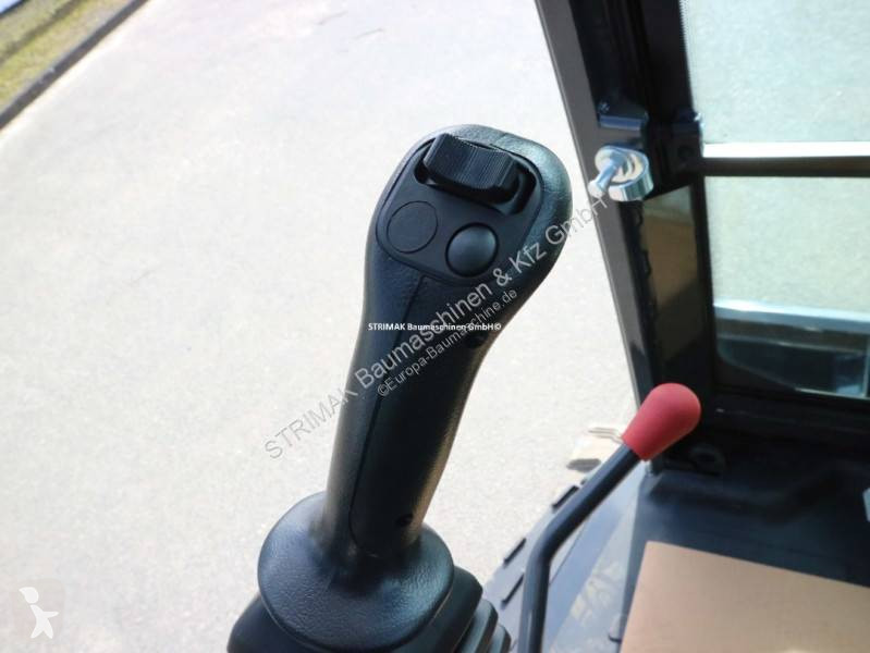 Lopatový nakládač Bobcat E 27 z