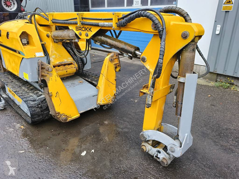 Skovl Brokk 330 remote demolition robot sloop...