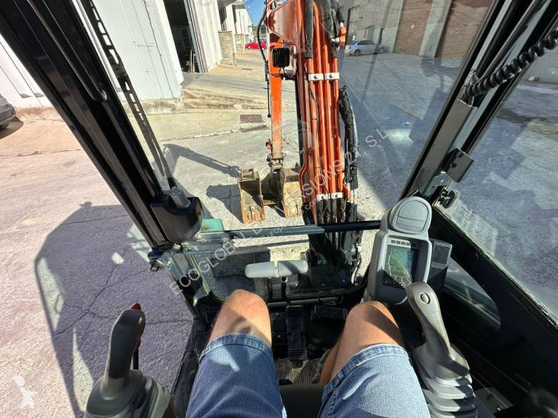 Escavadora Hitachi ZX33U-6 CLR