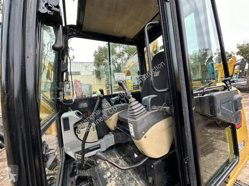 Lopatový nakládač Caterpillar 305.5E