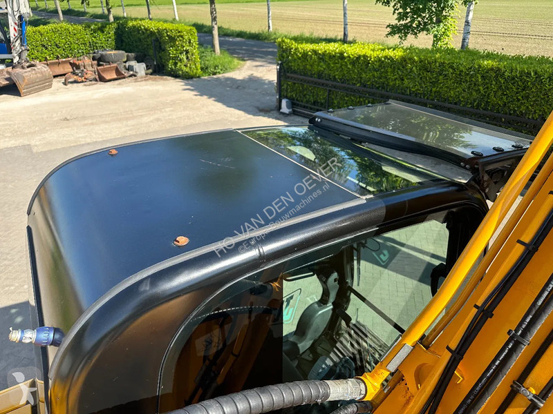 Excavator JCB