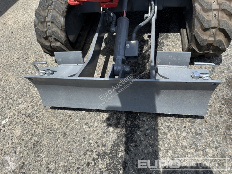 Escavadora Takeuchi TB210R