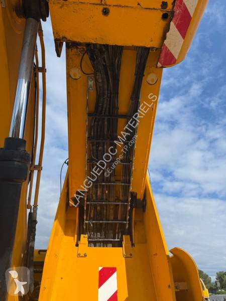 Excavator JCB