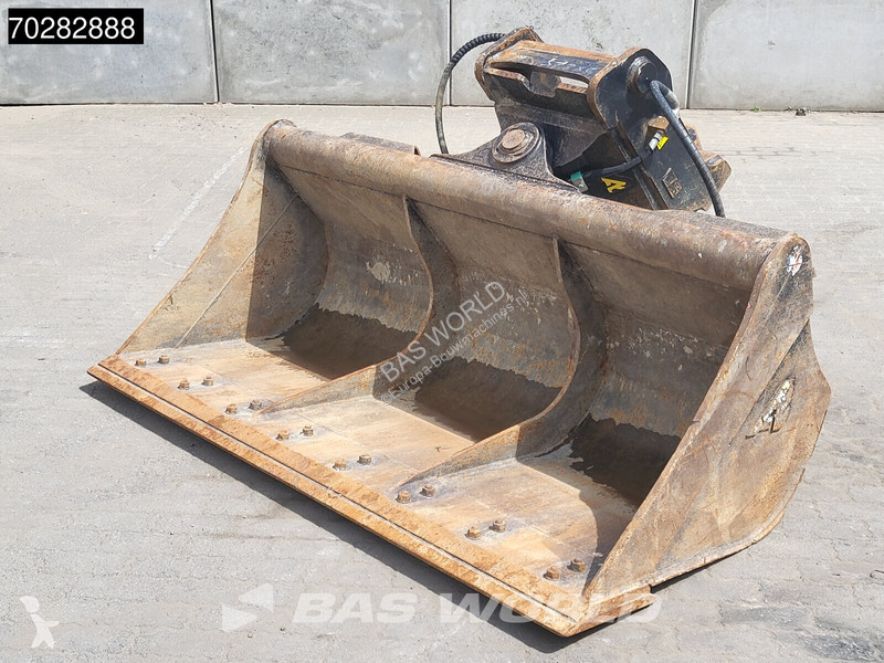 Escavadora Doosan -7 4 BUCKETS