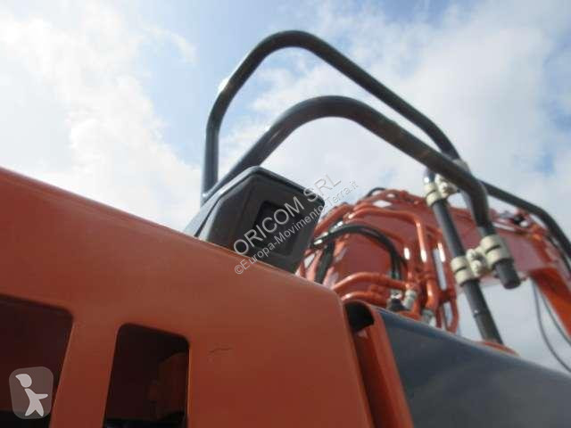 Excavadora Hitachi ZX135 US-7