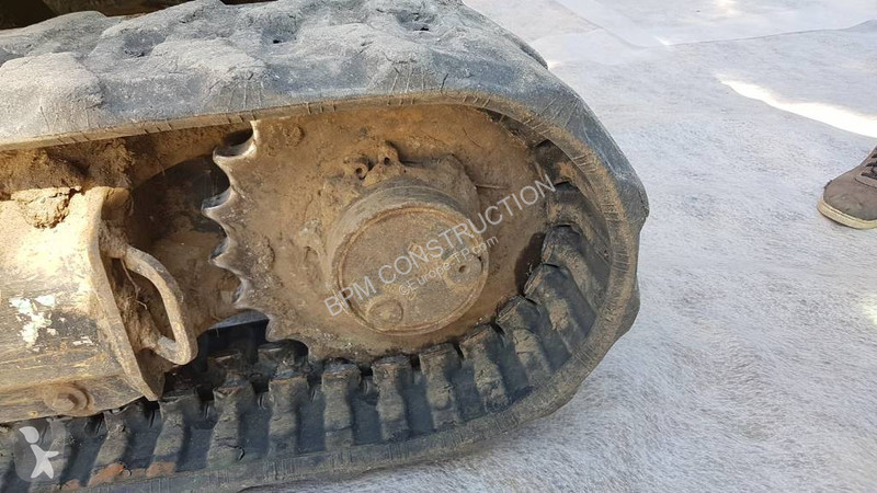 Escavadora Komatsu PC24MR-5