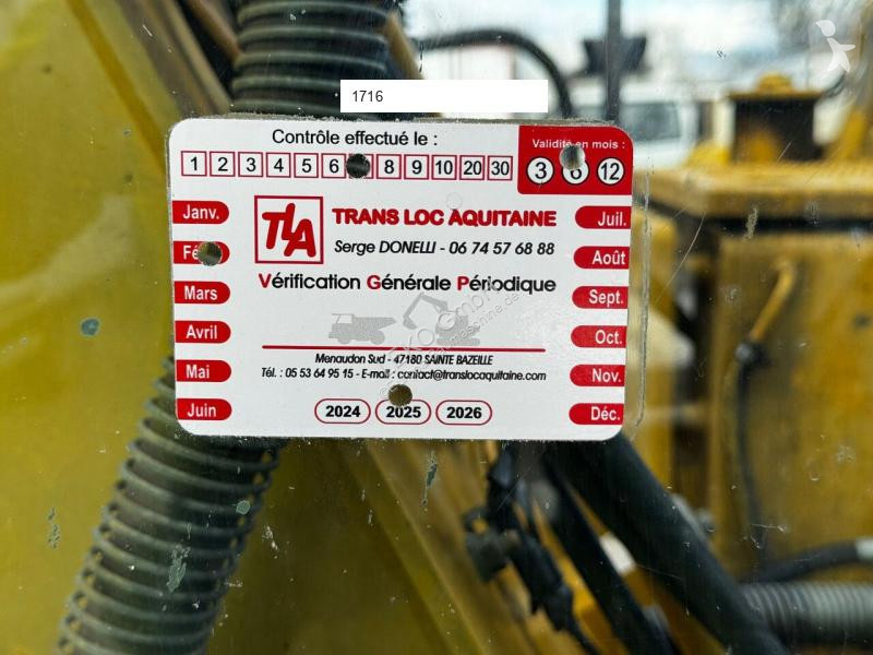 Escavatore Caterpillar C Mit Zwei Löffeln