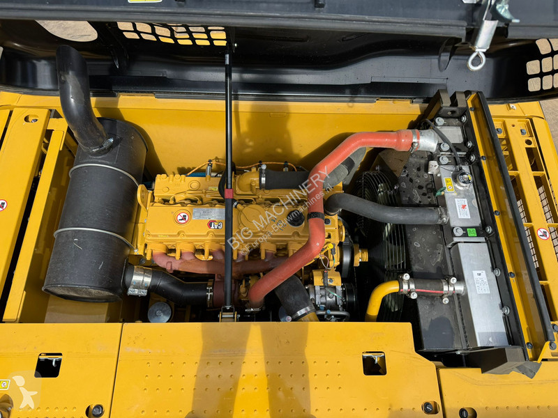 Excavadora Caterpillar 3