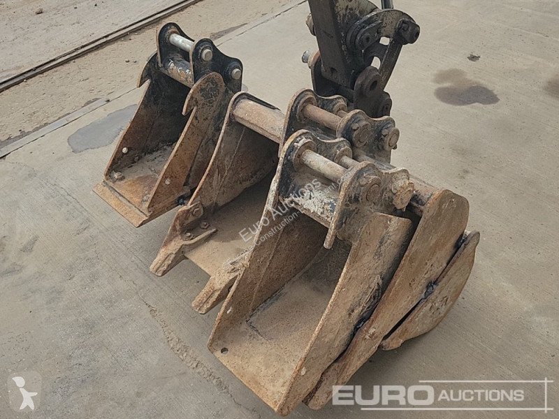 جرافة Takeuchi TB216
