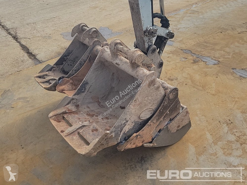 Escavadora Takeuchi 0