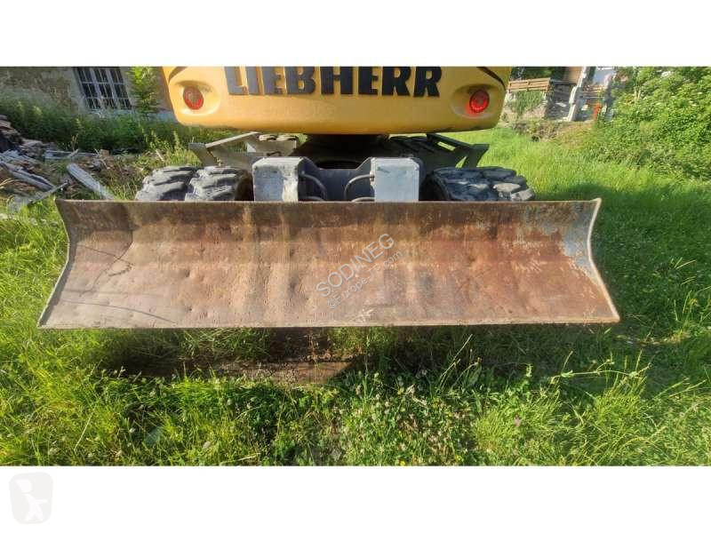Lopatový nakládač Liebherr A COMPACT