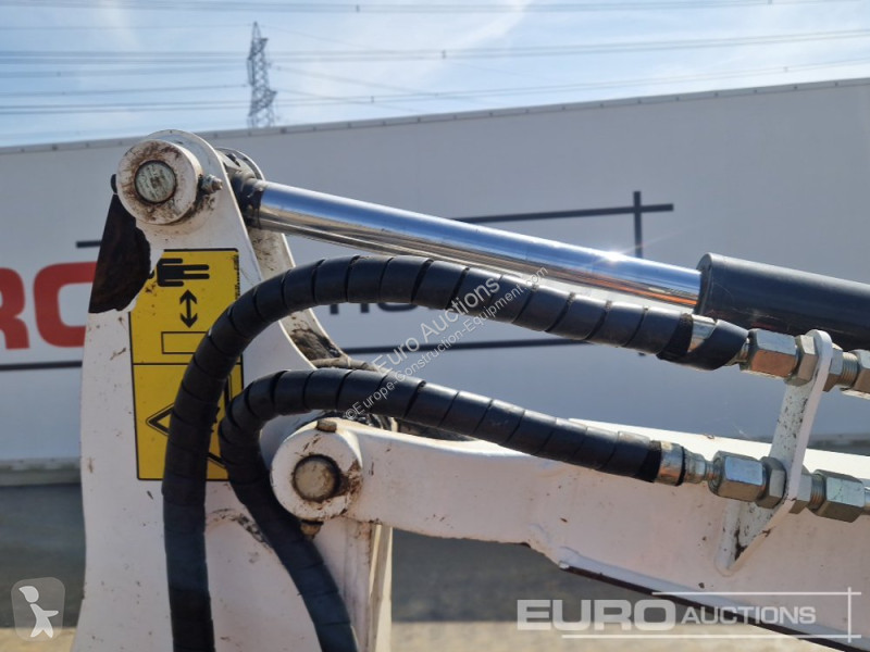 جرافة Bobcat E17