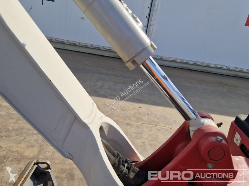 Escavadora Takeuchi TB216