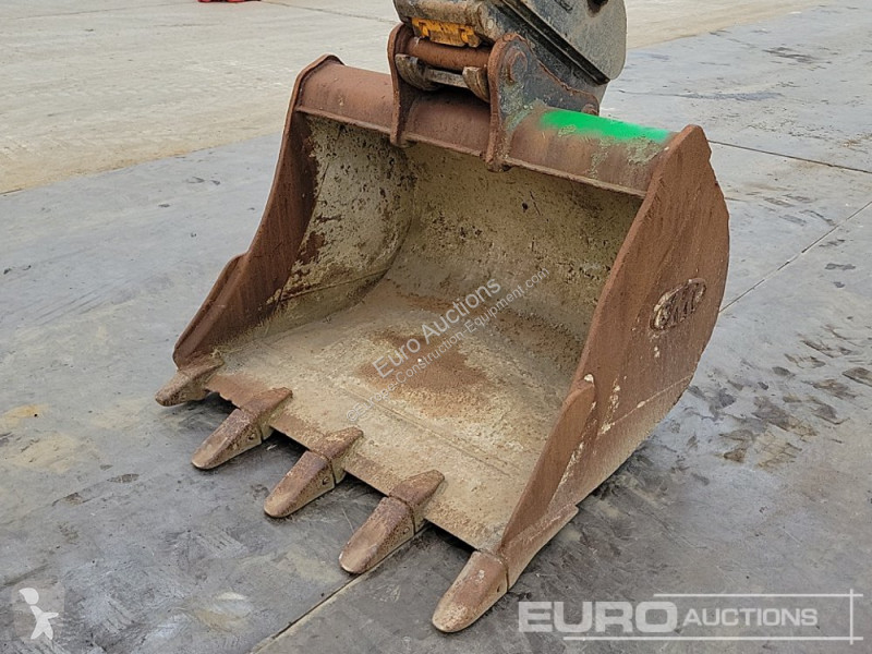 جرافة JCB JS131LC