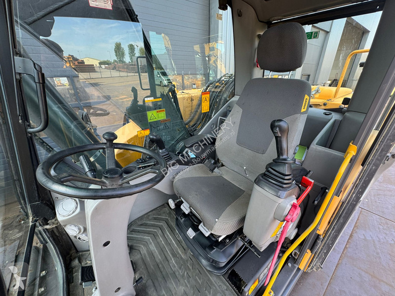 Excavadora Volvo