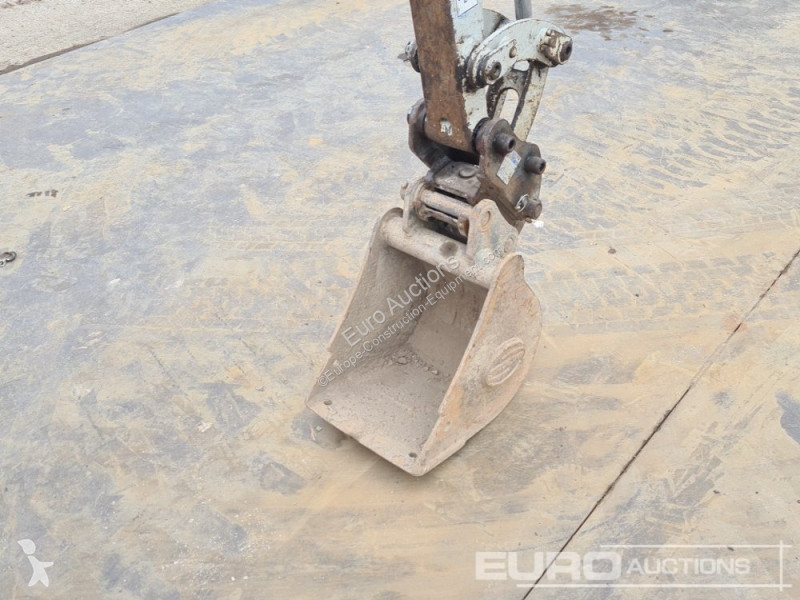 Escavadora Takeuchi TB216