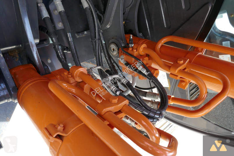 Escavatore Hitachi -6