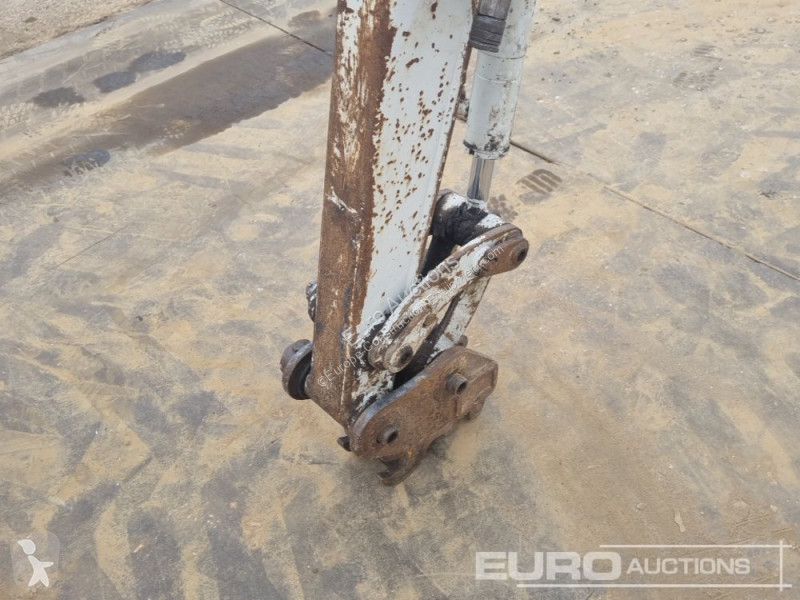 Escavadora Takeuchi TB216