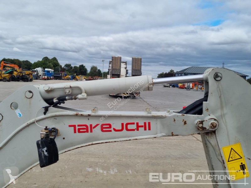 Escavadora Takeuchi TB216