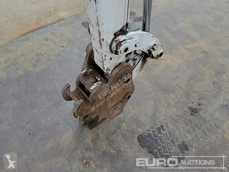 Escavadora Takeuchi TB216