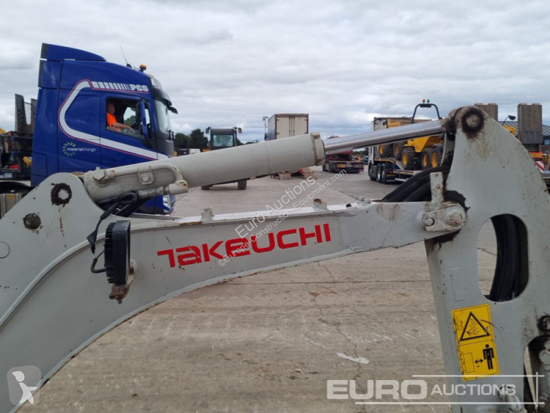 Escavadora Takeuchi TB216