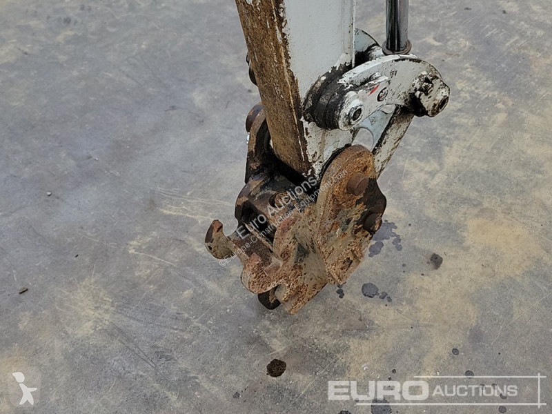 Escavadora Takeuchi TB216