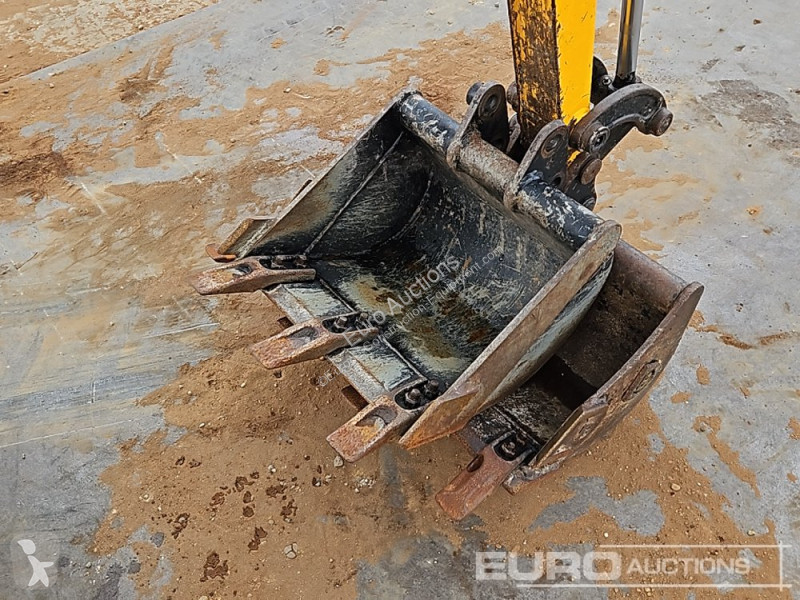Lopatový nakládač JCB