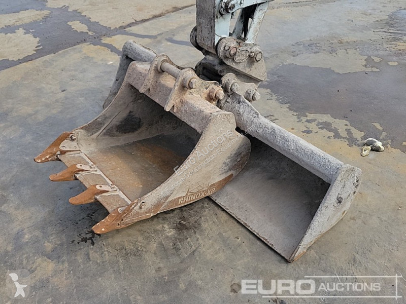 Escavadora Takeuchi TB240