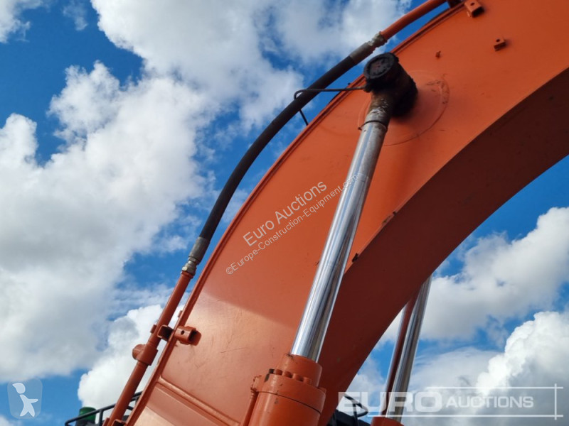 Escavadora Hitachi -6