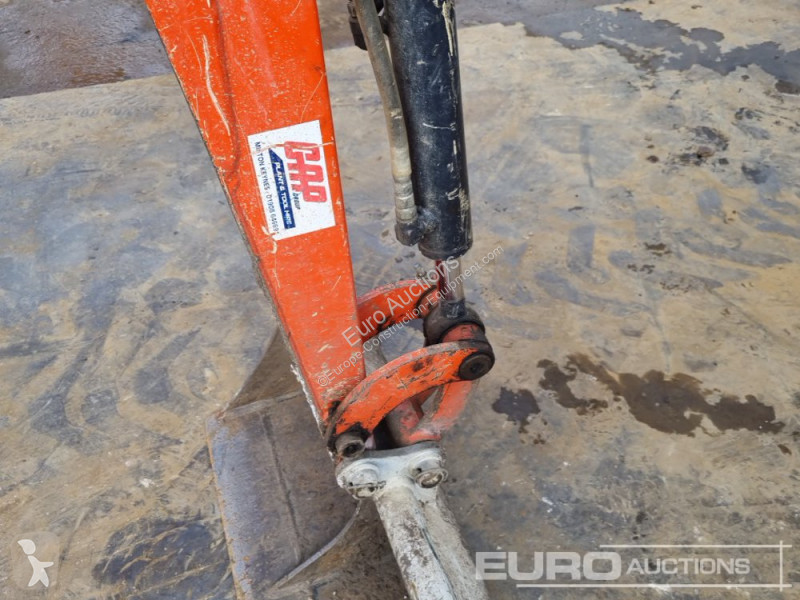 Lopatový nakládač Kubota K008-3