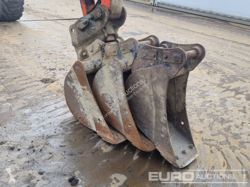 Lopatový nakládač Kubota U55-4