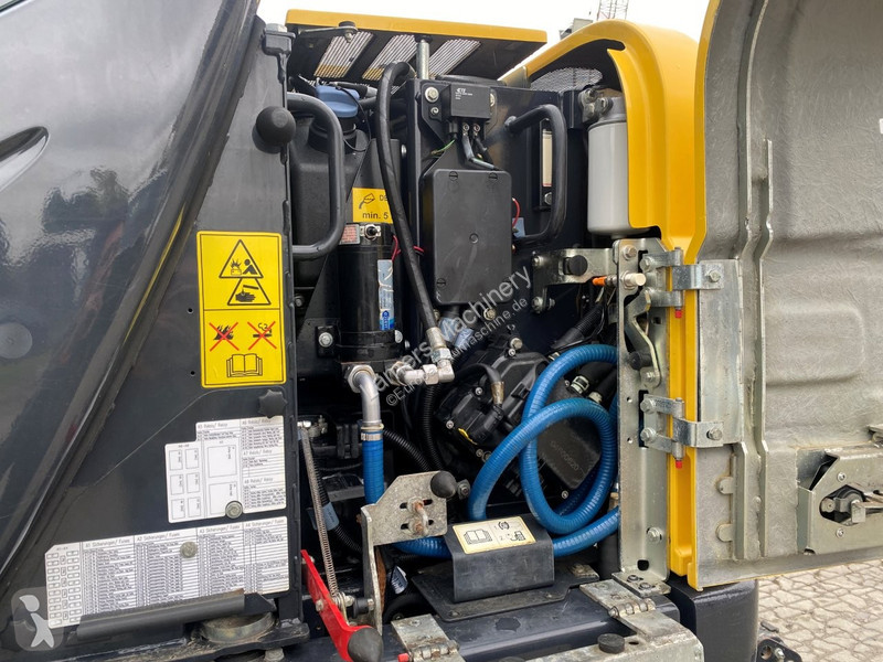 جرافة Yanmar B95w .