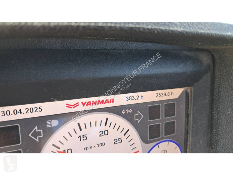 جرافة Yanmar SV120