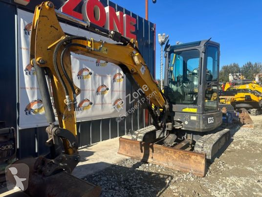 Lopatový nakládač Bobcat e35 à 22 500€ ht