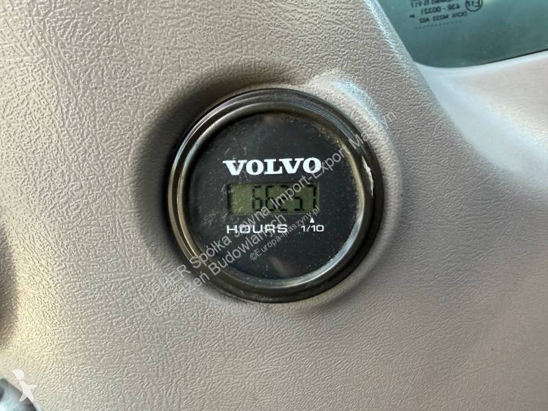 Lopatový nakládač Volvo EW240EMH