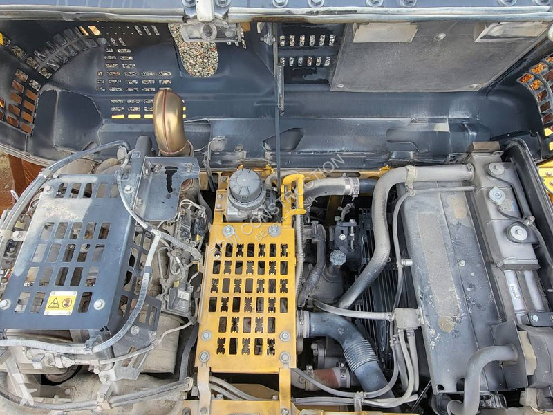 جرافة Komatsu 11