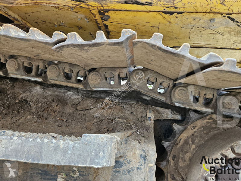 جرافة Komatsu 11