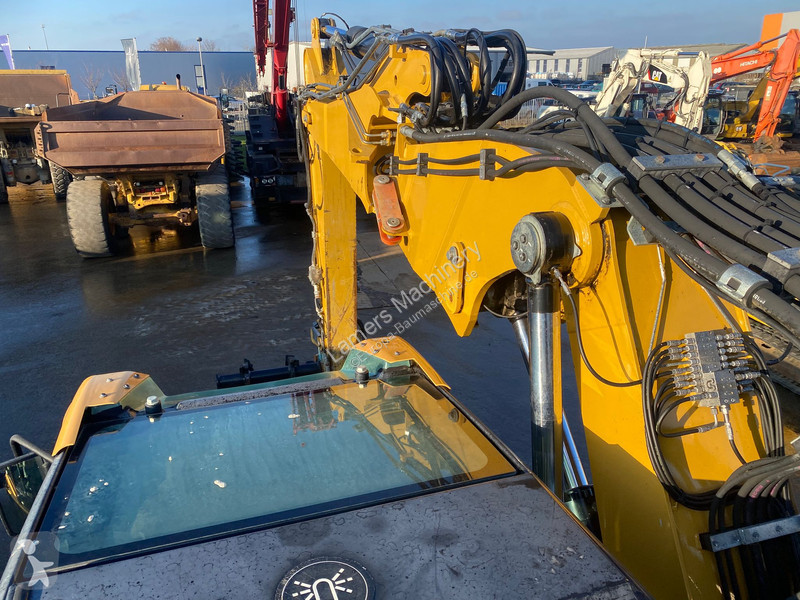 جرافة Caterpillar F