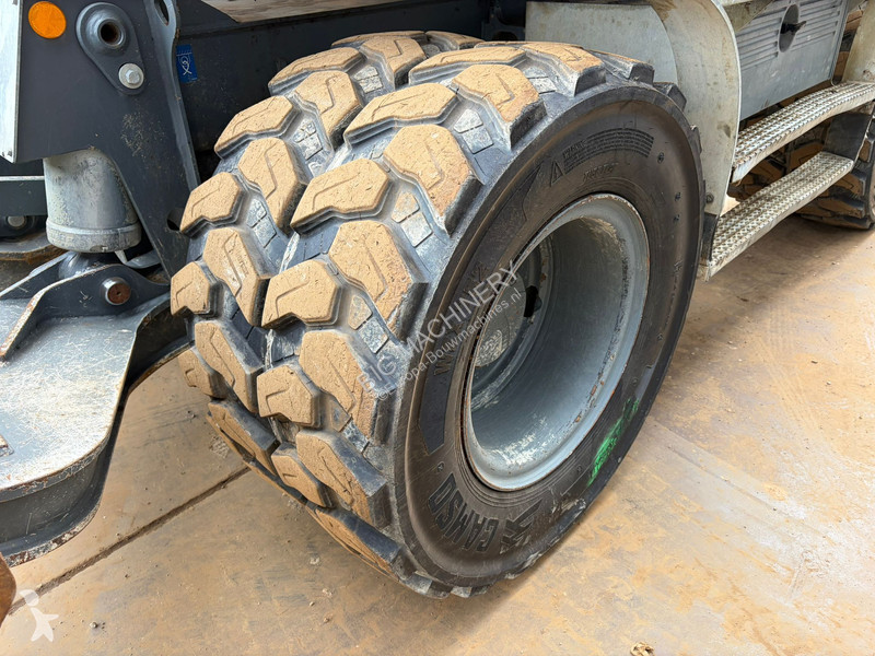 جرافة Liebherr Compact