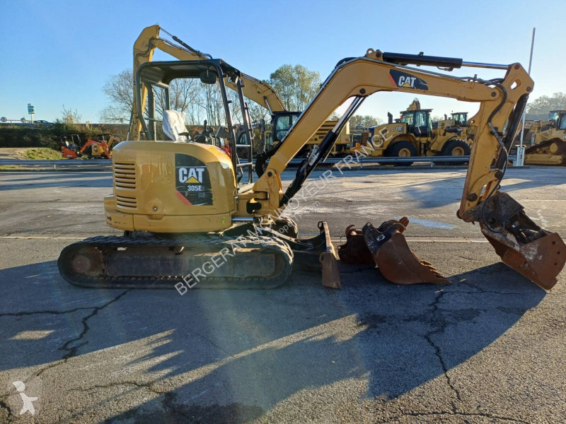 جرافة Caterpillar 305E2