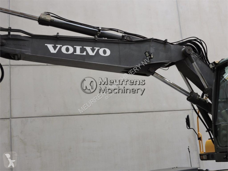 جرافة Volvo