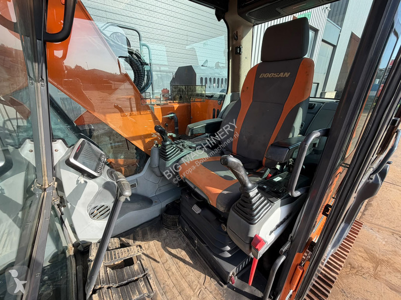 جرافة Doosan 5