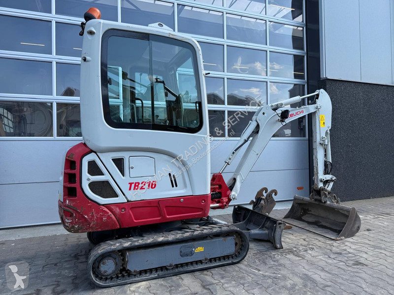 جرافة Takeuchi TB216