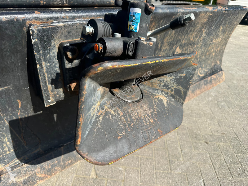 جرافة Komatsu 10