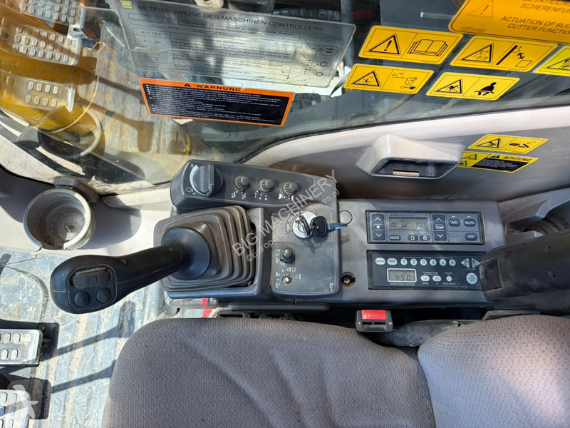Lopatový nakládač Hitachi 3