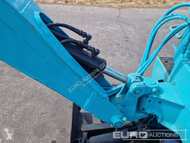 جرافة Kubota KH007