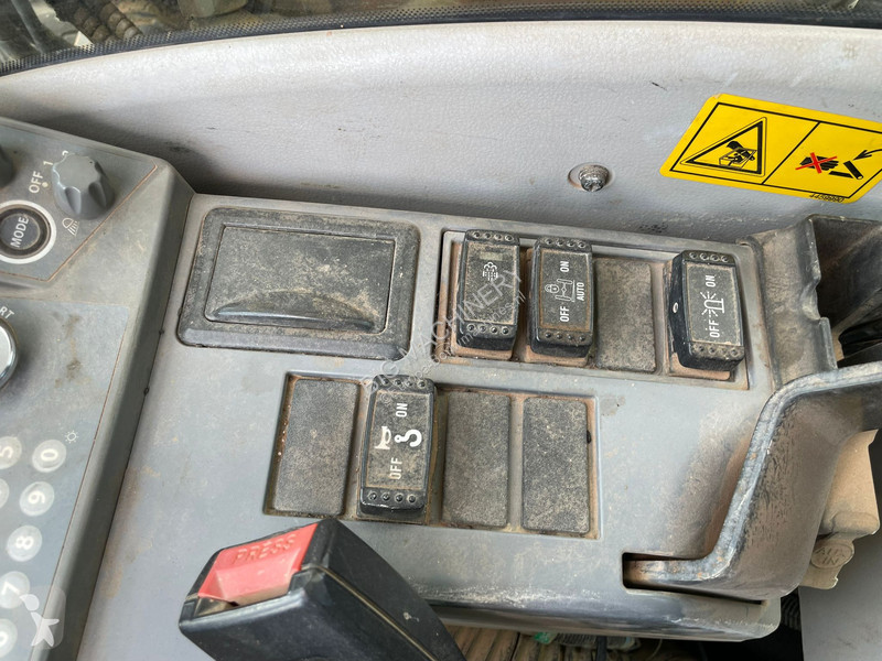 Lopatový nakládač Hitachi 5B