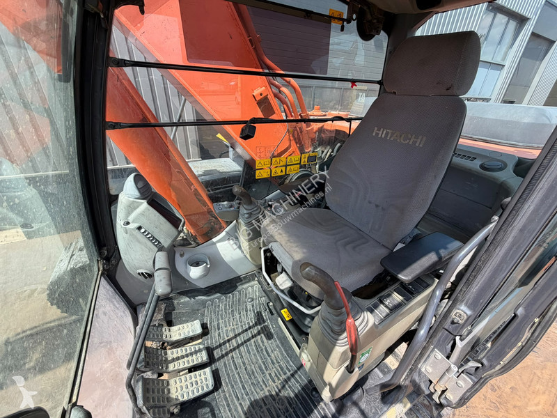 Rýpadlo Hitachi 5B