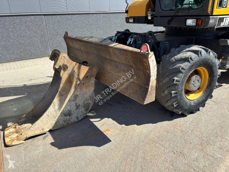 جرافة Volvo (Two Buckets)