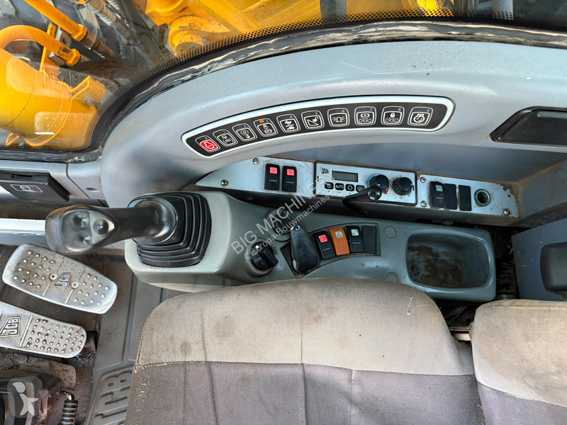 جرافة JCB